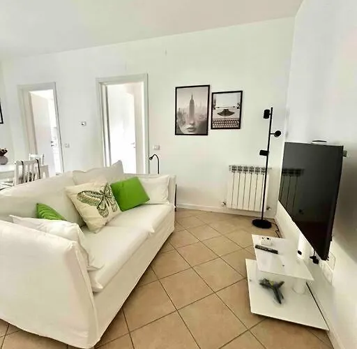 Apartment Luminoso Trilocale Affori Centro *